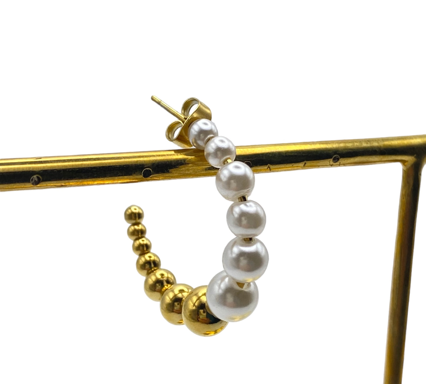 "SEYDA" gold plated half hoop earrings with pearl and metal beads